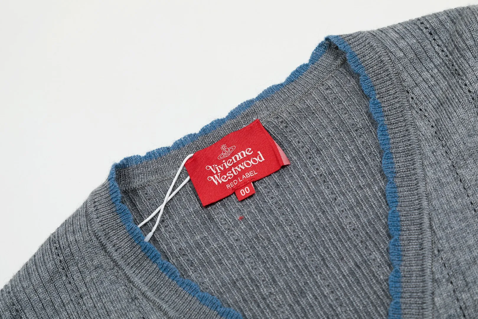 Vivi129 vivienne west wood 24th autumn and winter red label show style vertical stripe hollow knitted petal collar design cardigan West Queen Vivienne heavy industry show limited cardigan knitted sweater wool 2024 autumn latest style 🧩 85% wool blend Size: S -M- L Color: apricot gray blue black